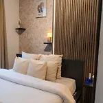 Spacious & Stylish 3 Adjacent Bedrooms In