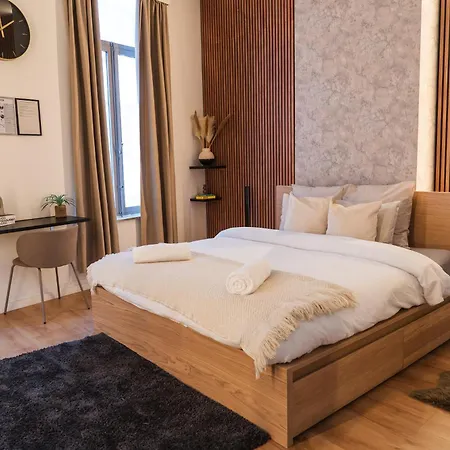 Spacious & Stylish 3 Adjacent Bedrooms In Apartment *