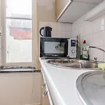 Spacious & Stylish 3 Adjacent Bedrooms In *