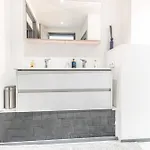Spacious & Stylish 3 Adjacent Bedrooms In