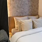 Spacious & Stylish 3 Adjacent Bedrooms In