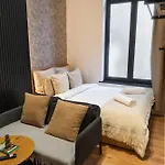 Spacious & Stylish 3 Adjacent Bedrooms In