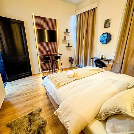 Spacious & Stylish 3 Adjacent Bedrooms In شقة