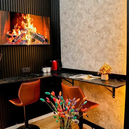 Spacious & Stylish 3 Adjacent Bedrooms In شقة