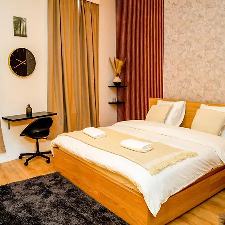 شقة Spacious & Stylish 3 Adjacent Bedrooms In *