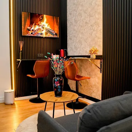 Apartment Spacious & Stylish 3 Adjacent Bedrooms In *