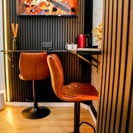 Spacious & Stylish 3 Adjacent Bedrooms In خنت