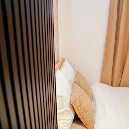 Spacious & Stylish 3 Adjacent Bedrooms In Apartment Gent