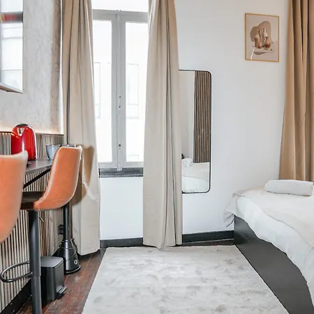 Spacious & Stylish 3 Adjacent Bedrooms In Apartment Gent