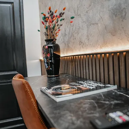 Spacious & Stylish 3 Adjacent Bedrooms In Apartment