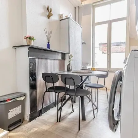 Spacious & Stylish 3 Adjacent Bedrooms In Lägenhet *