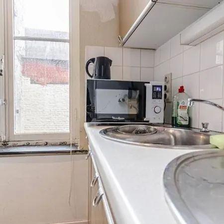 Spacious & Stylish 3 Adjacent Bedrooms In *