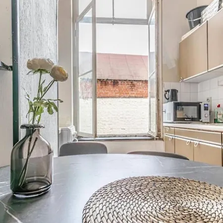 Spacious & Stylish 3 Adjacent Bedrooms In *