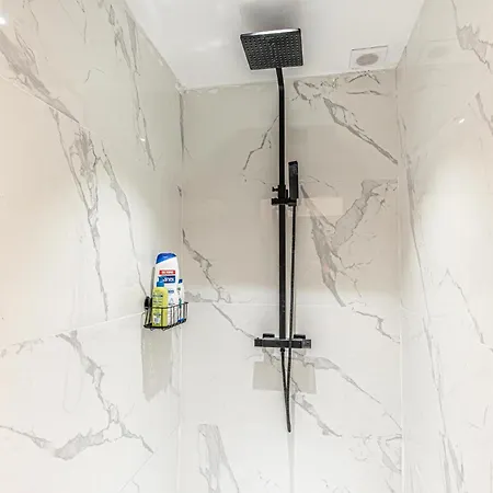 Spacious & Stylish 3 Adjacent Bedrooms In شقة خنت