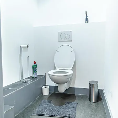 Spacious & Stylish 3 Adjacent Bedrooms In *