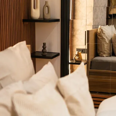 Spacious & Stylish 3 Adjacent Bedrooms In * خنت