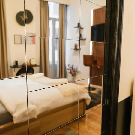 Spacious & Stylish 3 Adjacent Bedrooms In Gent