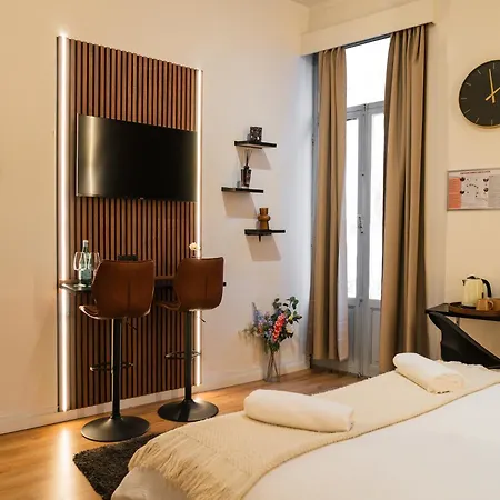 Apartment Spacious & Stylish 3 Adjacent Bedrooms In *