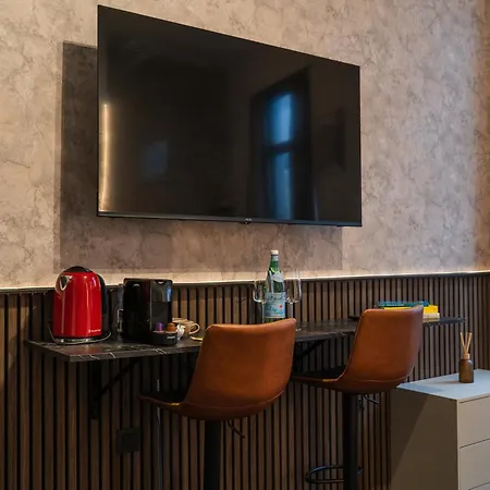 Spacious & Stylish 3 Adjacent Bedrooms In *