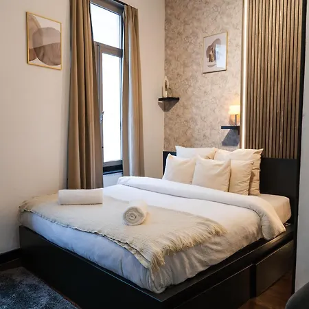 Spacious & Stylish 3 Adjacent Bedrooms In *