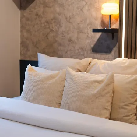 Spacious & Stylish 3 Adjacent Bedrooms In Gante