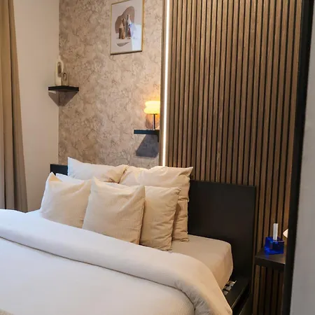 Spacious & Stylish 3 Adjacent Bedrooms In