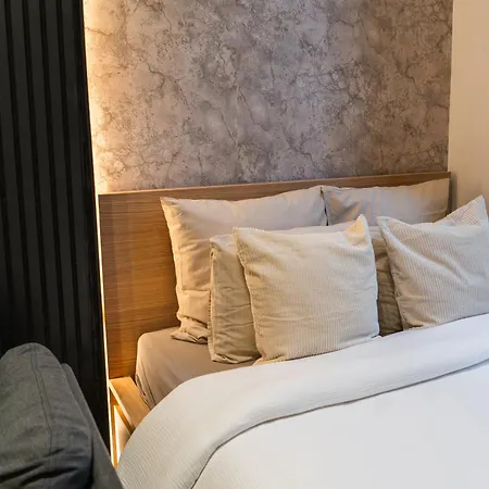 Spacious & Stylish 3 Adjacent Bedrooms In