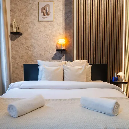 Spacious & Stylish 3 Adjacent Bedrooms In