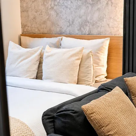 Spacious & Stylish 3 Adjacent Bedrooms In