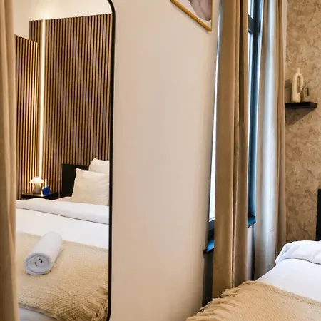 Spacious & Stylish 3 Adjacent Bedrooms In Lägenhet