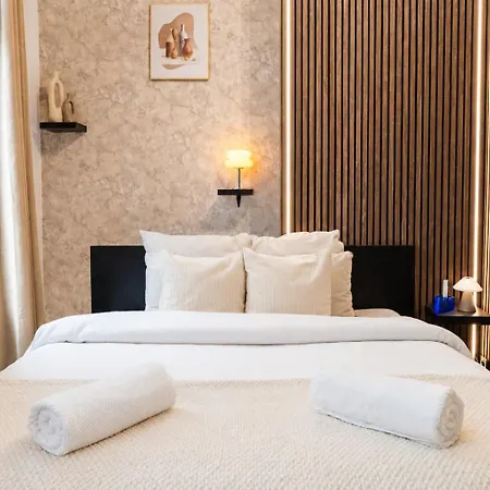 Spacious & Stylish 3 Adjacent Bedrooms In *