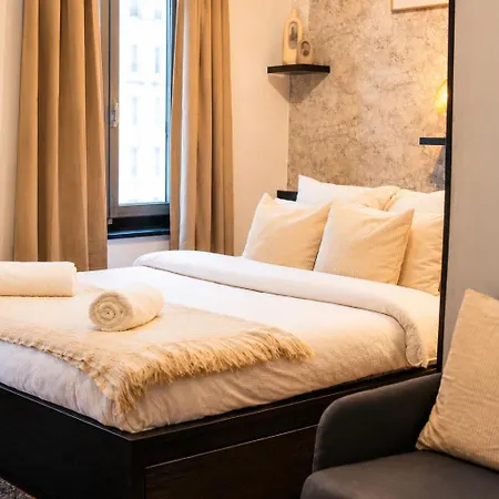 Spacious & Stylish 3 Adjacent Bedrooms In