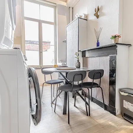Spacious & Stylish 3 Adjacent Bedrooms In *