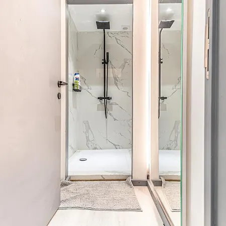 Spacious & Stylish 3 Adjacent Bedrooms In