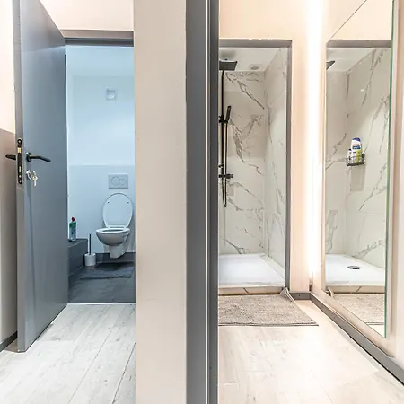 Spacious & Stylish 3 Adjacent Bedrooms In *