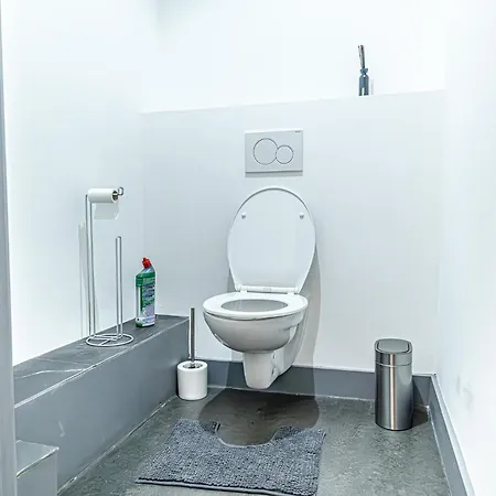Spacious & Stylish 3 Adjacent Bedrooms In *