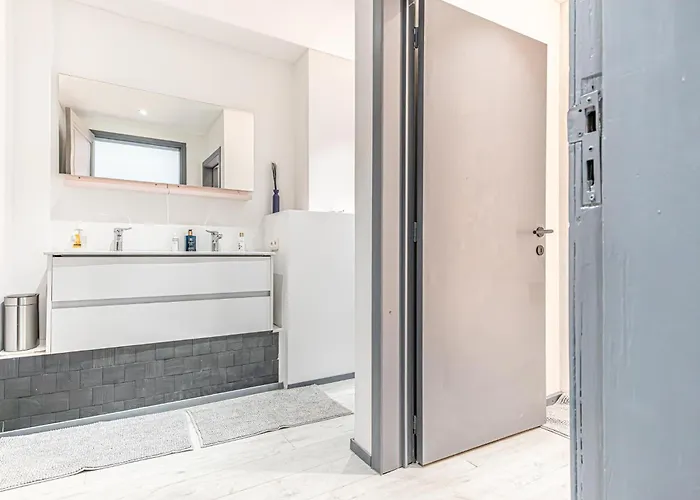 Spacious & Stylish 3 Adjacent Bedrooms In Apartamento