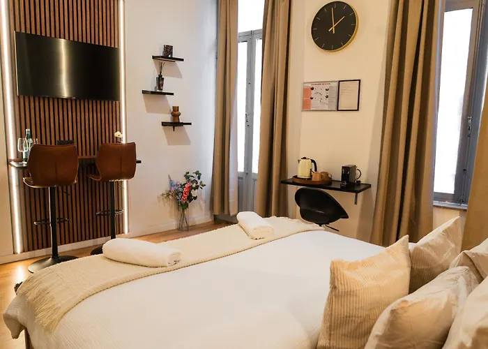 Spacious & Stylish 3 Adjacent Bedrooms In Apartamento