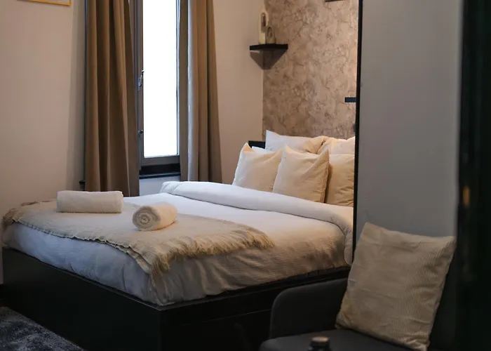 Spacious & Stylish 3 Adjacent Bedrooms In