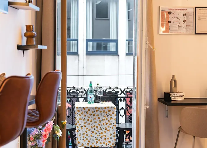 Spacious & Stylish 3 Adjacent Bedrooms In *