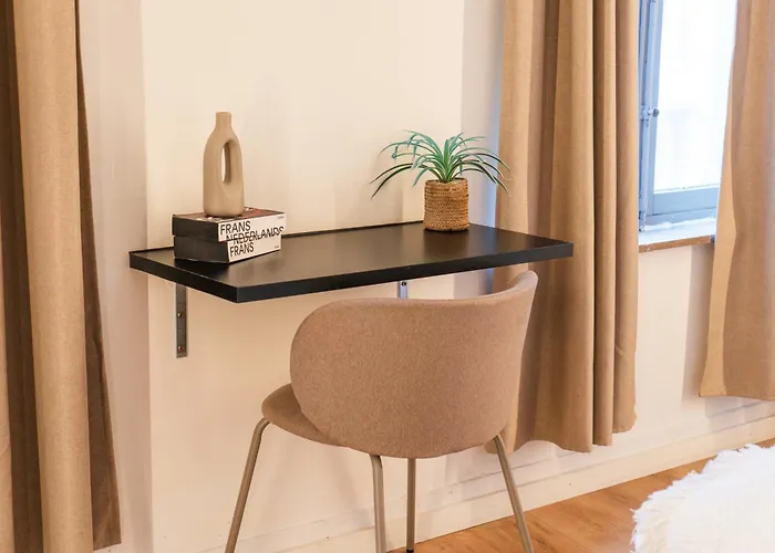 Spacious & Stylish 3 Adjacent Bedrooms In *