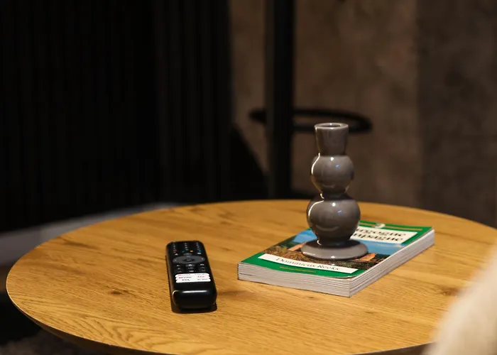 Spacious & Stylish 3 Adjacent Bedrooms In *