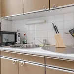 Spacious & Stylish 3 Adjacent Bedrooms In *