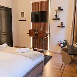 Spacious & Stylish 3 Adjacent Bedrooms In