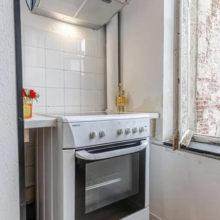 Spacious & Stylish 3 Adjacent Bedrooms In *