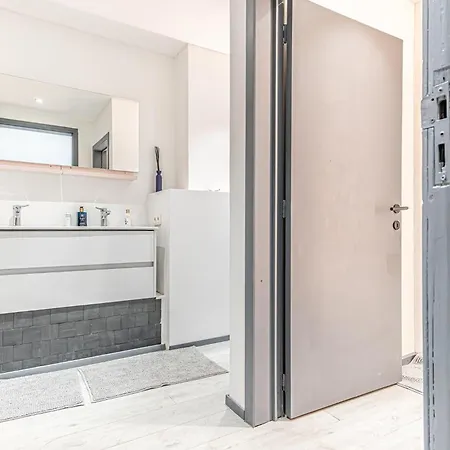 Spacious & Stylish 3 Adjacent Bedrooms In Apartman