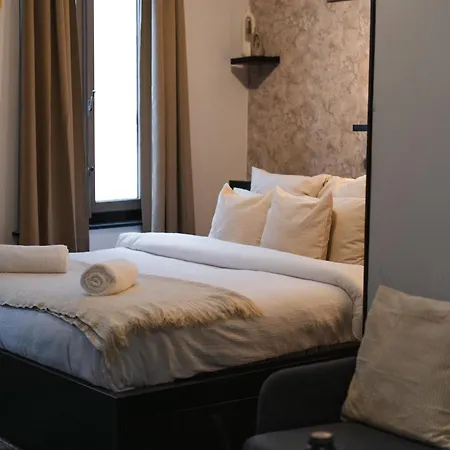 Spacious & Stylish 3 Adjacent Bedrooms In